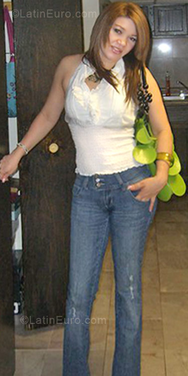 Date this pretty Honduras girl Evelin from San Pedro Sula DO5506