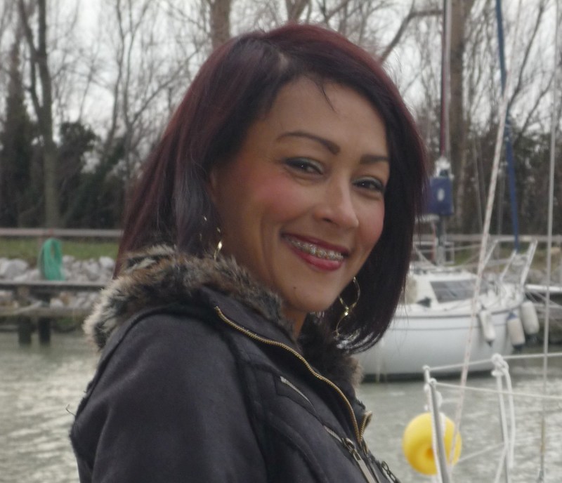 Date this hot Brazil girl Ana claudia from Salvador BR4077