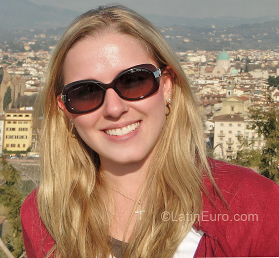 Date this good-looking Brazil girl Larissa from Curitiba BR4109
