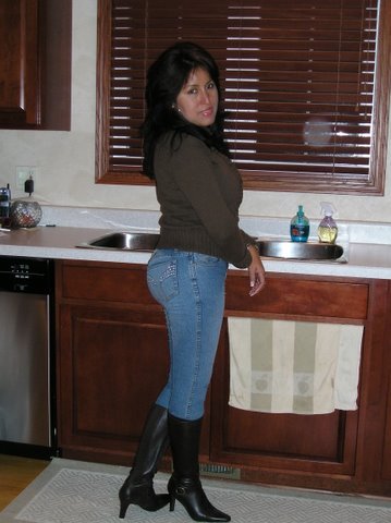 Date this athletic United States girl Cecilia from Phoenix US8346