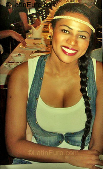 Date this attractive Brazil girl Simone from Rio De Janeiro BR4133