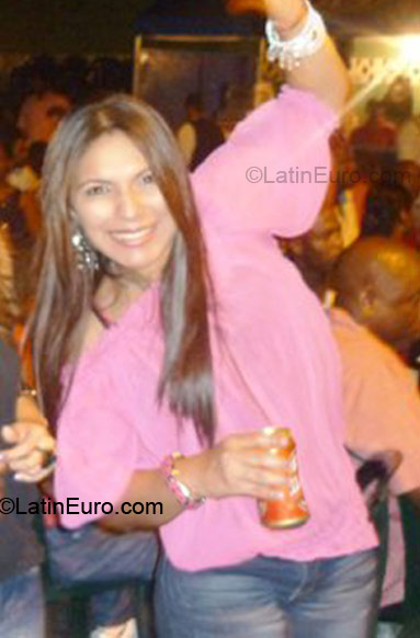 Date this voluptuous Panama girl Adriana from Panama City PA46