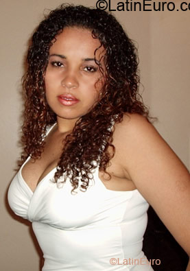 Date this athletic Brazil girl Elaine from Sao Paulo BR9303