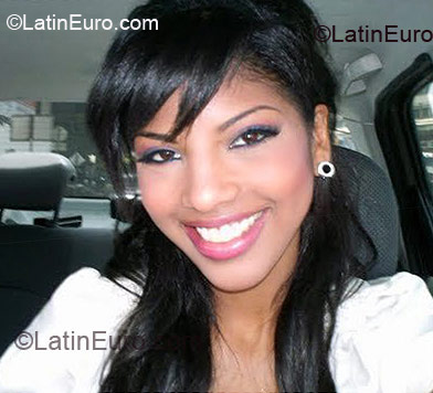 Date this happy Colombia girl Liliana from Cali CO6958