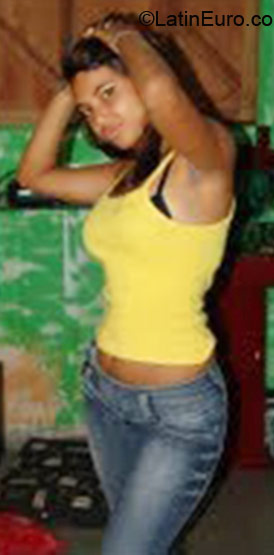 Date this foxy Brazil girl Debora from Natal BR4271