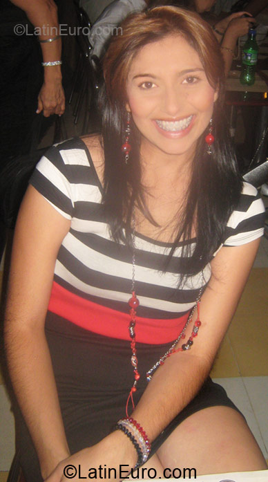 Date this hard body Colombia girl Kelly from Barranquilla CO7112