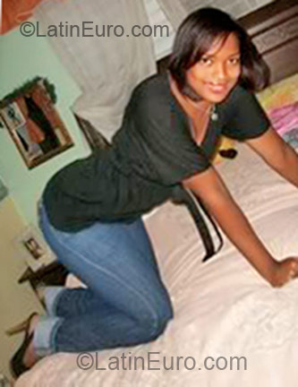 Date this voluptuous Dominican Republic girl Edilenia from Santo Domingo DO5928