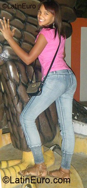 Date this sultry Dominican Republic girl Grisel from Santiago DO5925