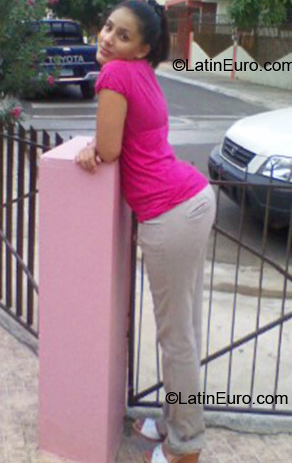 Date this georgeous Dominican Republic girl Anllelina from Santiago DO5953