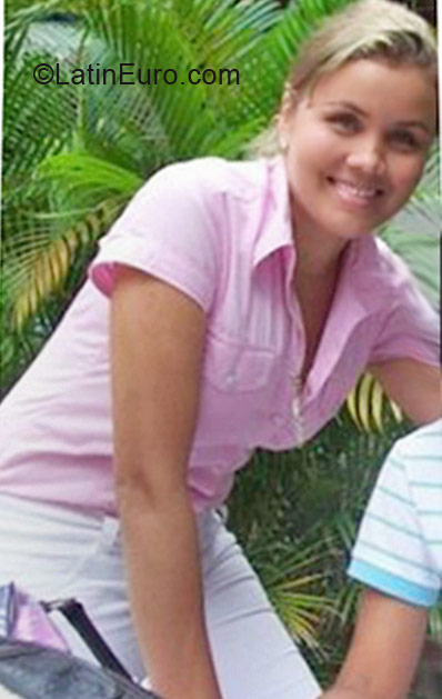 Date this nice looking Colombia girl Paulina from Sincelejo CO5944