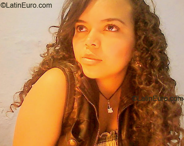 Date this stunning Colombia girl Paola from Cali CO6007