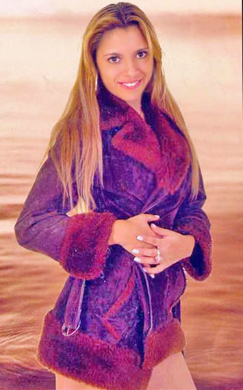 Date this pretty Colombia girl Lina from Medellin CO6062