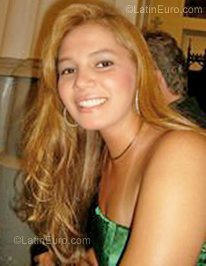 Date this attractive Brazil girl Emanuela from Recife BR4410