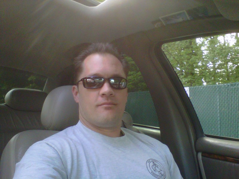 Date this young United States man Donniebrask from Kenilworth US8693