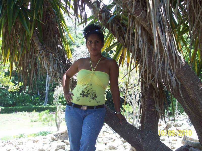 Date this pretty Cuba girl Maidole from Bayamo CU8