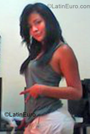 Date this happy Colombia girl Andrea from Cali CO6128