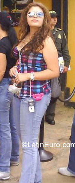 Date this happy Colombia girl Sandra Jimena from Bucaramanga CO6141