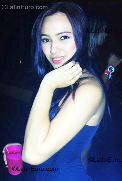 Date this good-looking Colombia girl Jenny from Bogota CO6189