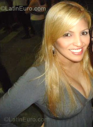 Date this athletic Brazil girl Cintia from Sao Paulo BR6340