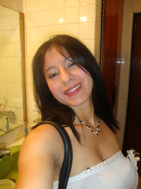 Date this athletic Ecuador girl Jenny from Quito EC74