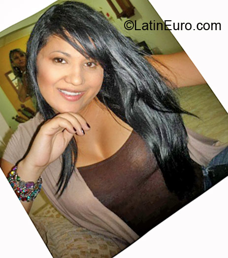 Date this attractive Colombia girl Carolina from Santa Marta CO6286
