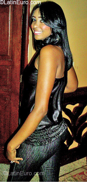 Date this attractive Dominican Republic girl Yara from Santiago DO6547