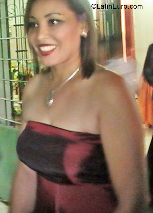 Date this lovely Honduras girl Cathia from Colon HN286