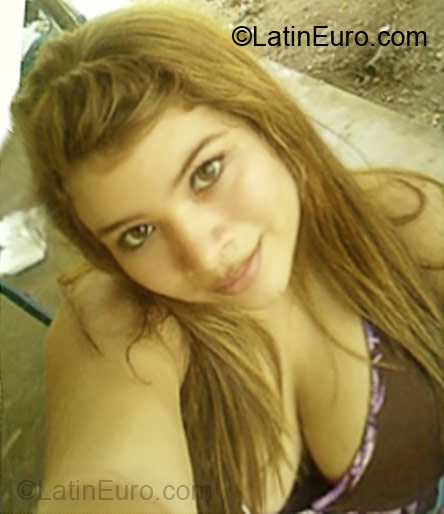 Date this pretty Panama girl Adis from David PA105