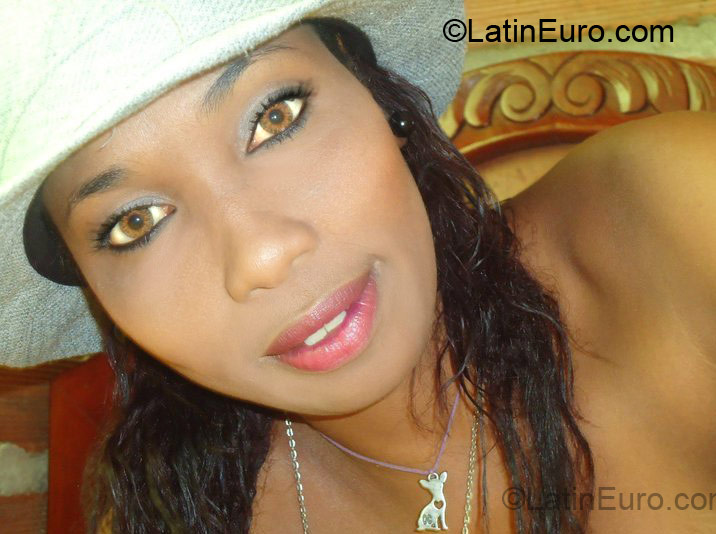 Date this sultry Colombia girl Luzmila from Medellin CO6353