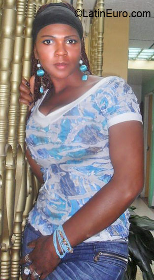 Date this nice looking Colombia girl Patricia Vidal from Bogota CO6407