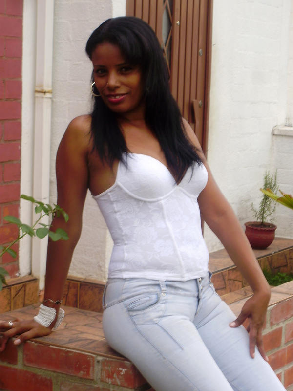 Date this good-looking Colombia girl Floresita from Colombia US9064