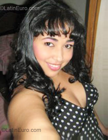 Date this nice looking Colombia girl Carla from Barranquilla CO6458