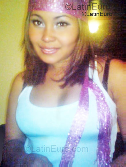 Date this happy Colombia girl Ely from Bogota CO6471