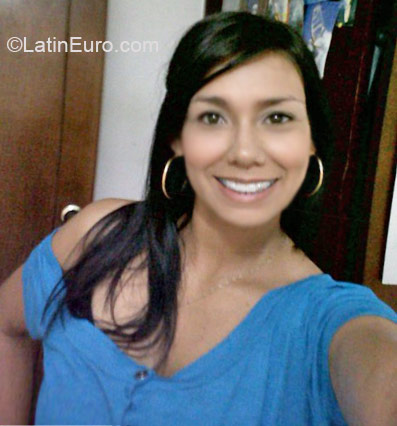 Date this athletic Colombia girl Carolina from Cali CO6481