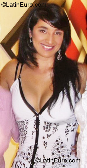 Date this nice looking Colombia girl Ivonne from Bogota CO6492