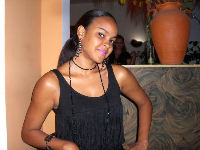 Date this young United States girl Linda nima from LA.California IC42