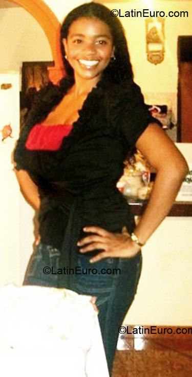 Date this pretty Colombia girl Maria from Barranquilla CO6523