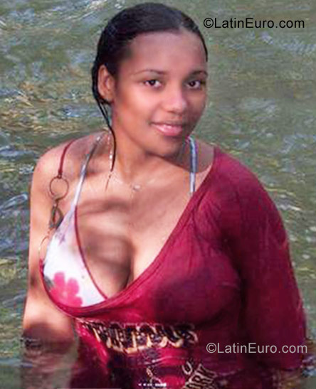 Date this gorgeous Dominican Republic girl Mayerlin from Nagua DO6952