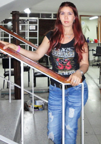 Date this young Colombia girl Mariahincapie from Medellin AU176