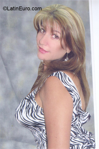 Date this charming Colombia girl Nechy from Medellin CO6603
