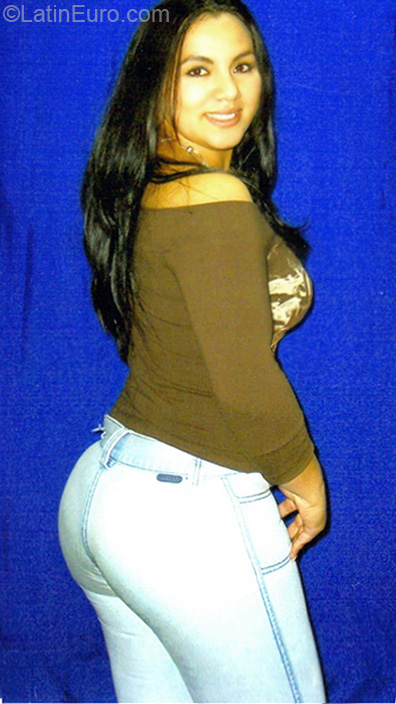 Date this beautiful Colombia girl Carolina from Bogota CO6611