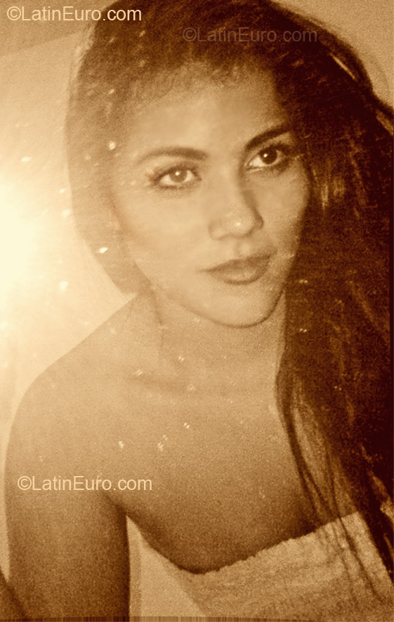 Date this stunning Ecuador girl Alba from Milagro EC85