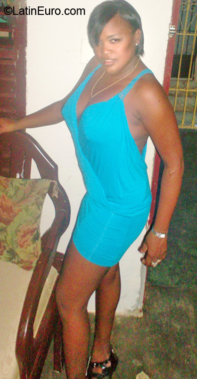 Date this hard body Dominican Republic girl VIRGINIA ALTAGR from Santo Domingo DO7108