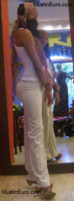 Date this charming Brazil girl Ivis from Salvador BR4980