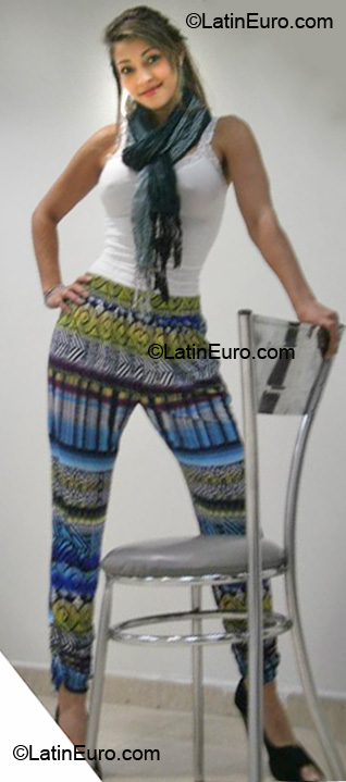 Date this good-looking Colombia girl Yuliet from Bogota CO6669