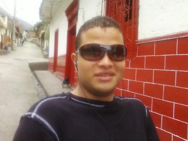 Date this voluptuous Colombia man Carlos from Medellin CO6689