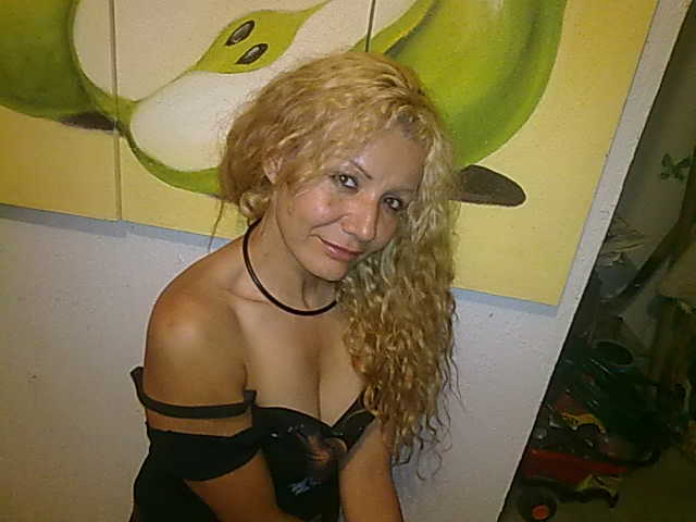 Date this happy Mexico girl Eva from Guadalajara MX308