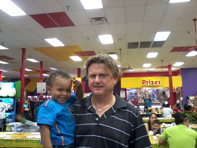 Date this delightful United States man RJ from Dallas US9344