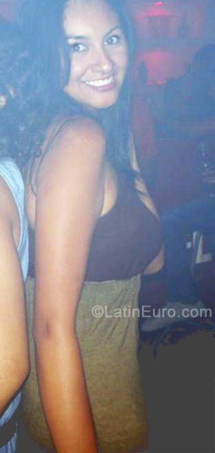 Date this pretty Colombia girl Erika from Cali CO18354