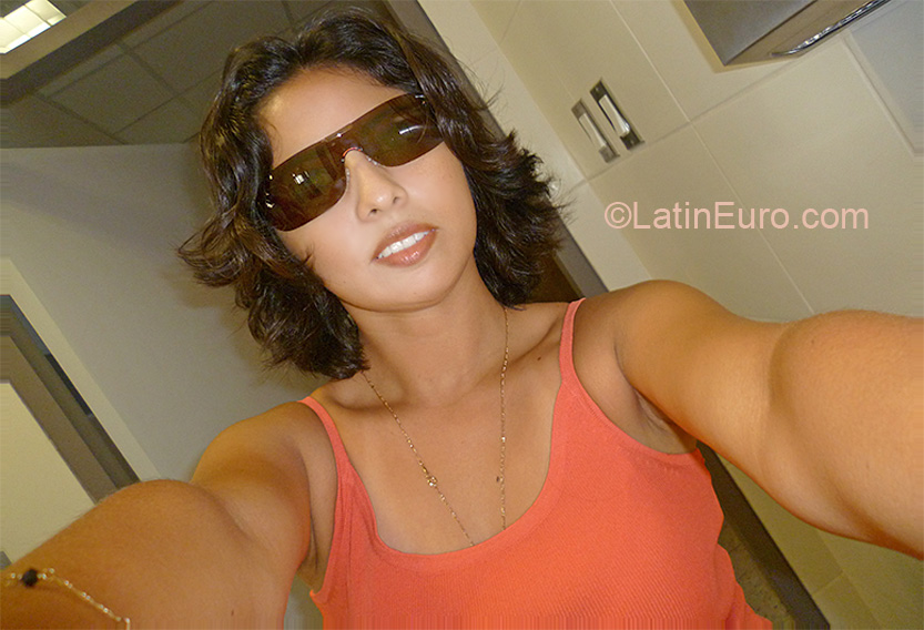 Date this funny Peru girl Edith from Lima PE476